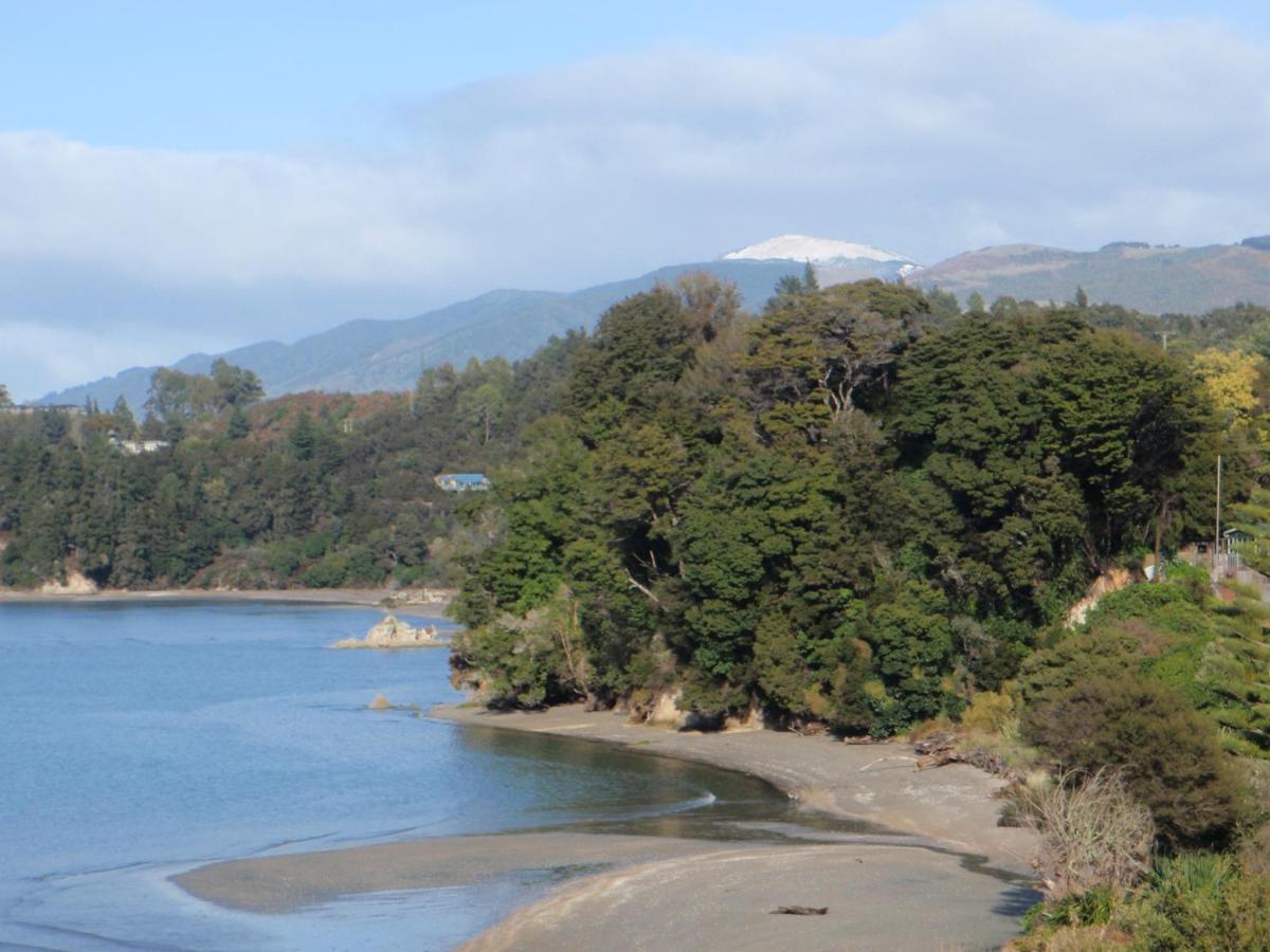 Beach Front:Palms-On-The-Beach.Kaiteriteri. Exterior photo