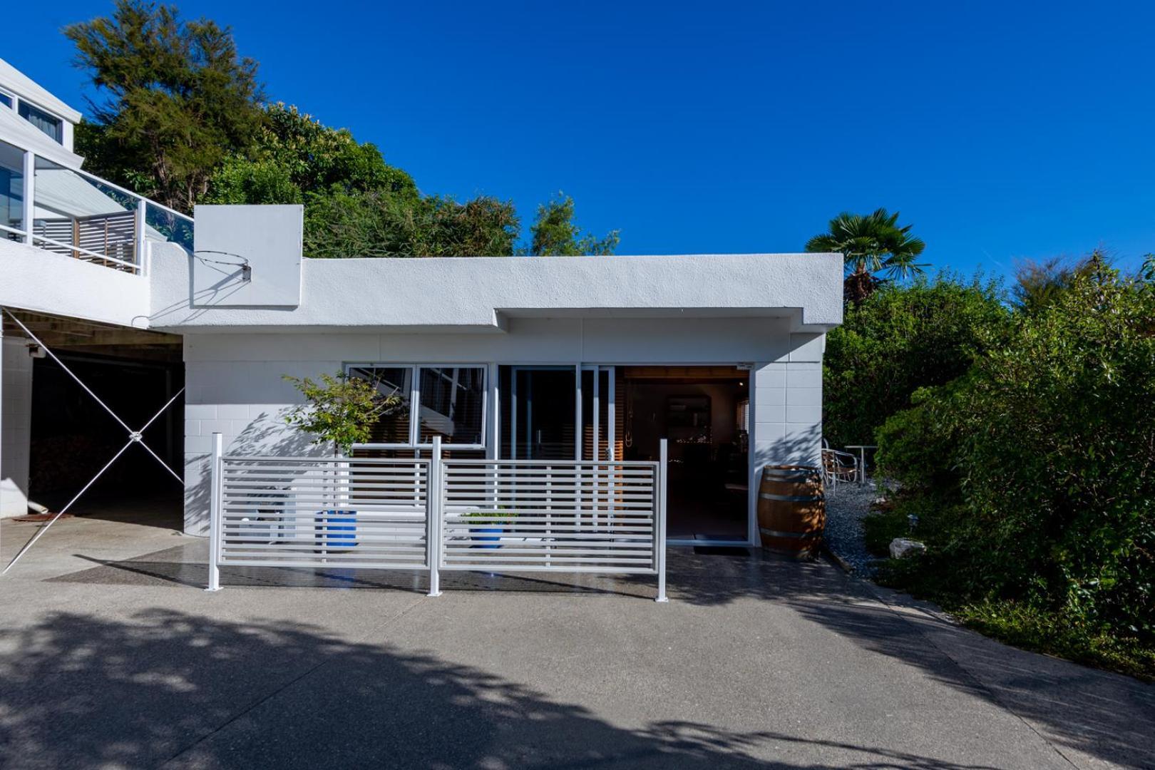 Beach Front:Palms-On-The-Beach.Kaiteriteri. Exterior photo