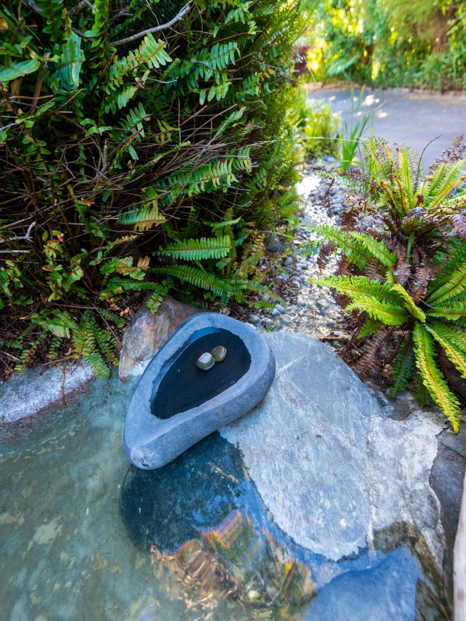 Beach Front:Palms-On-The-Beach.Kaiteriteri. Exterior photo