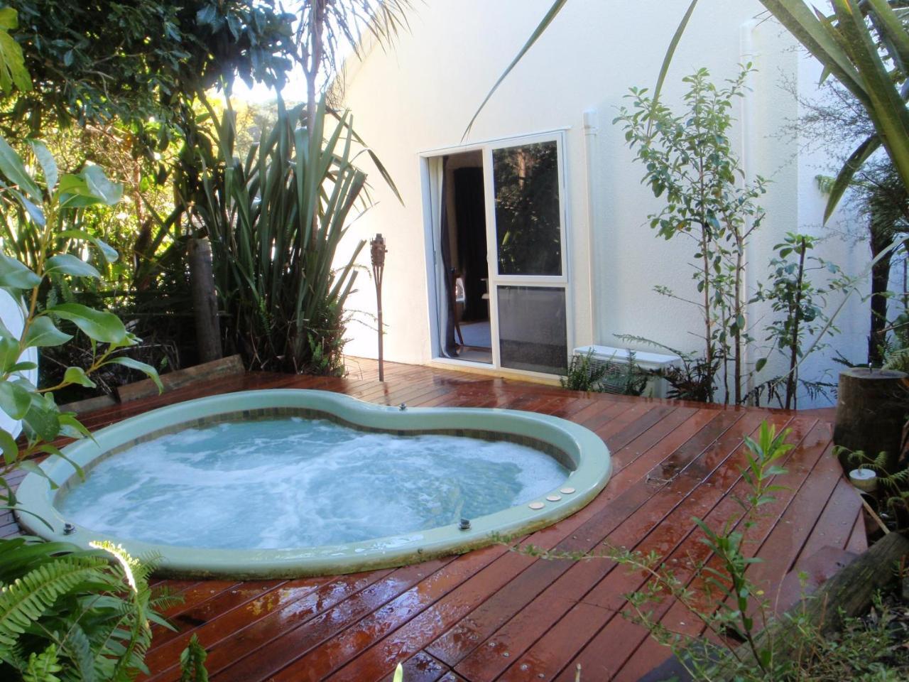 Beach Front:Palms-On-The-Beach.Kaiteriteri. Exterior photo
