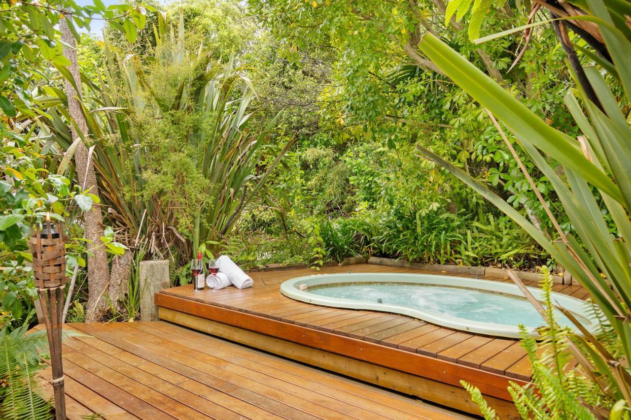 Beach Front:Palms-On-The-Beach.Kaiteriteri. Exterior photo